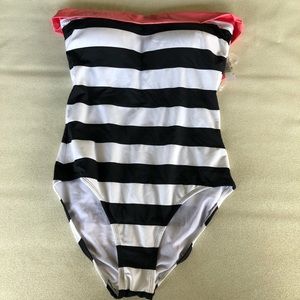 PerryEllis Size 8 Striped one-Piece C15